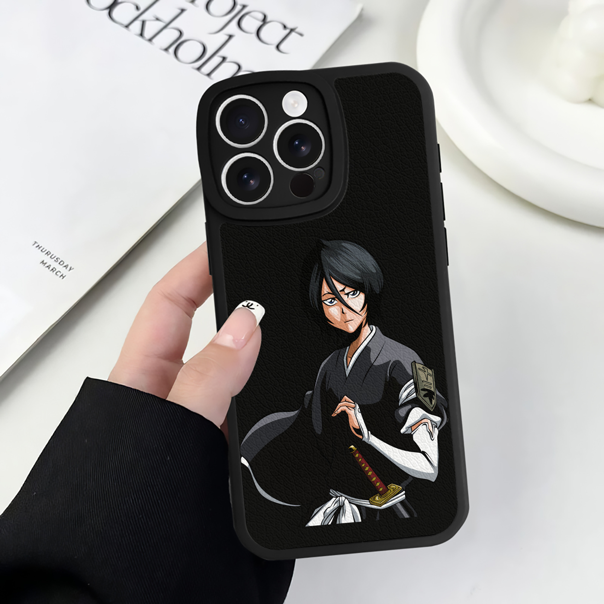 （画像用） ブリーチ 朽木ルキア BLEACH Kuchiki Rukia 【iPhone 16シリーズ対応】シリコンスマホケース（レザー調） 材質：シリコン